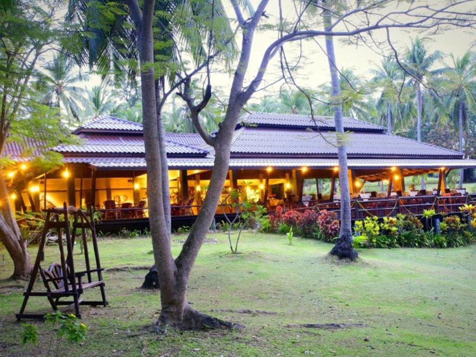Banraya Resort And Spa Ko Racha Yai Екстериор снимка